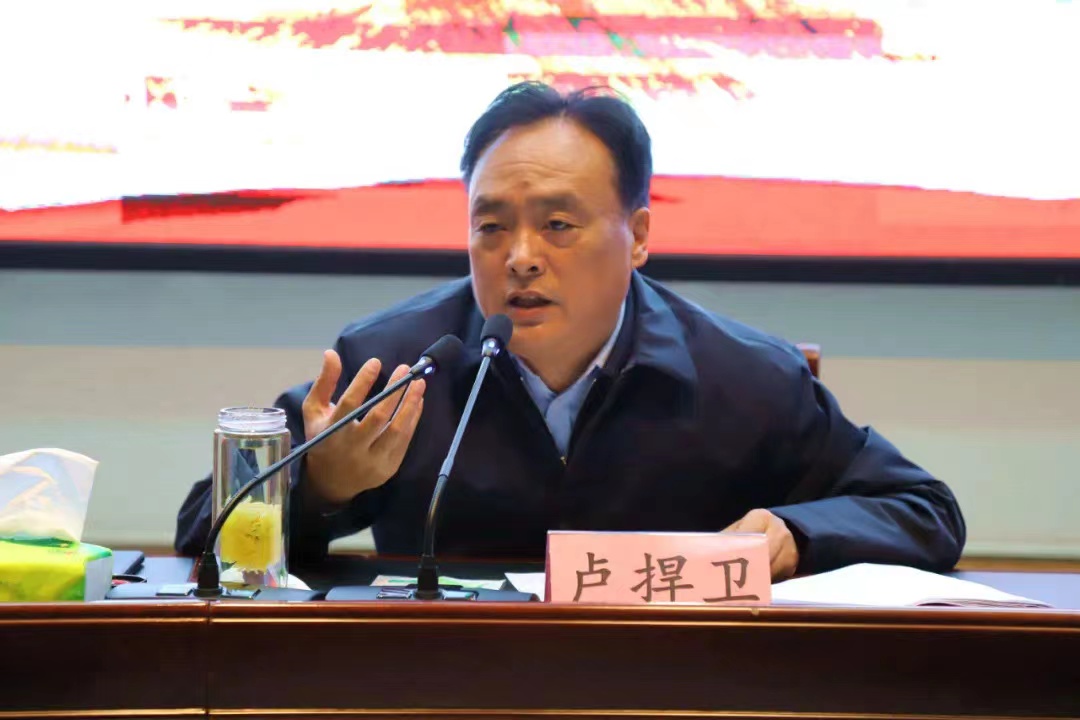 卢捍卫到金明中小学宣讲党的十九届六中全会精神并讲思政课