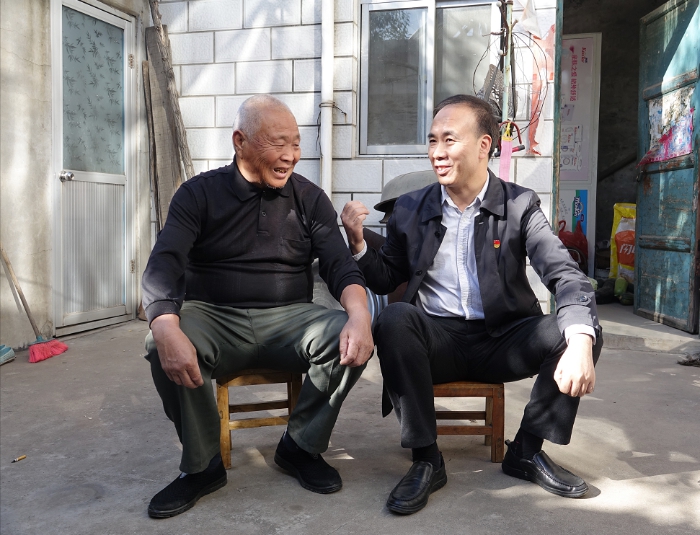 冯芳喜到县区调研纪检监察工作时指出：践行“两个坚决维护” 优化政治生态 推动全面从严治党向基层延伸