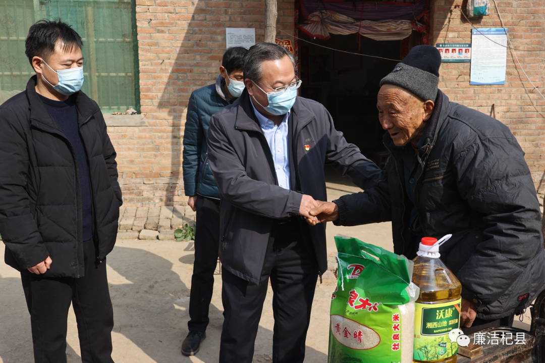 慰问中,王星海不断叮嘱乡,村干部,要切实把群众利益放在首位,把困难